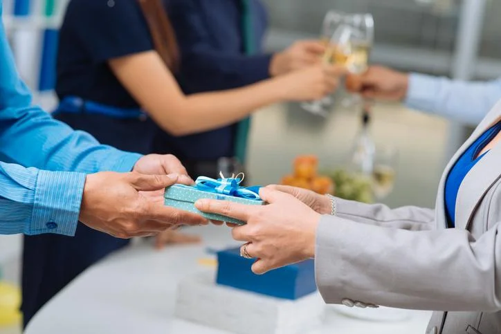 Razones para dar regalos promocionales
