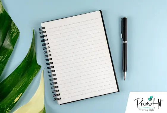 Agenda y bolígrafo